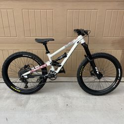 2020 Commencal Clash 24