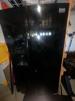 Fridgaire refrigerator