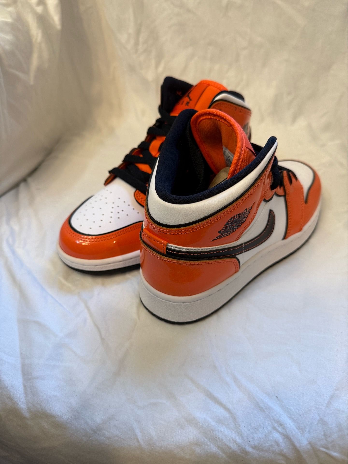 Women’s Size 7/ Kids size 5.5Y Air Jordan 1Mid SE GS. Turf Orange/ black white. NWB