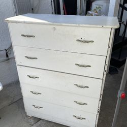 Dresser 