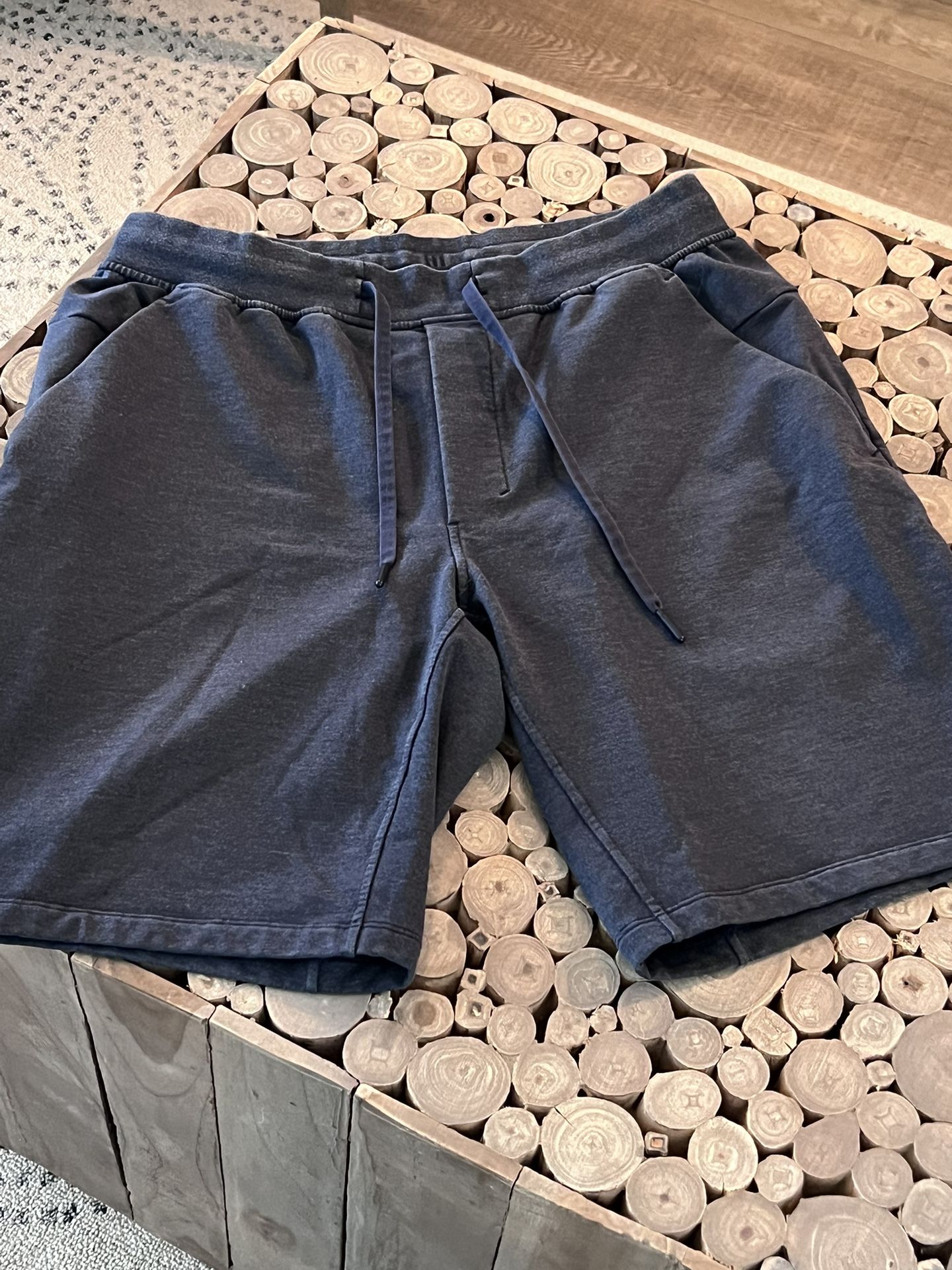 Men’s Navy Travis Mathew Shorts Size Large