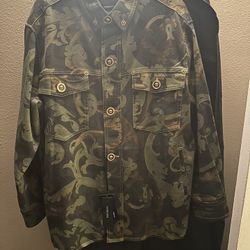 New Versace camouflage Jacket large $2,100 Selling $1,450 Cash Only No Low Ballers ⛹️♀️