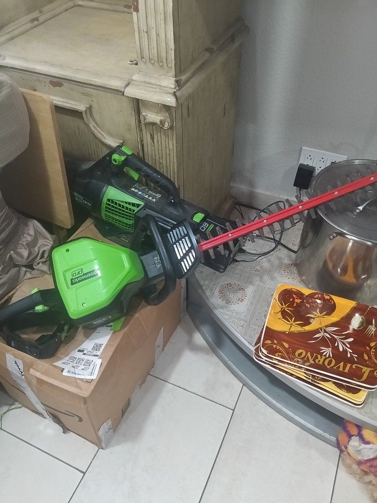 Lawn Mower Battery Operated And Hedge Trimmer 