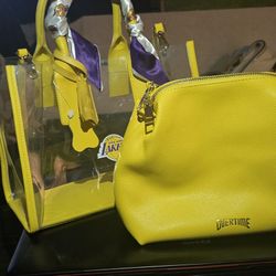 OVERTIME Lakers Handbag ,SUPER RARE  Used But In Exellent Condition 
Lakers LIMITED stadium ready Handbag

Pick up in Sun Valley 