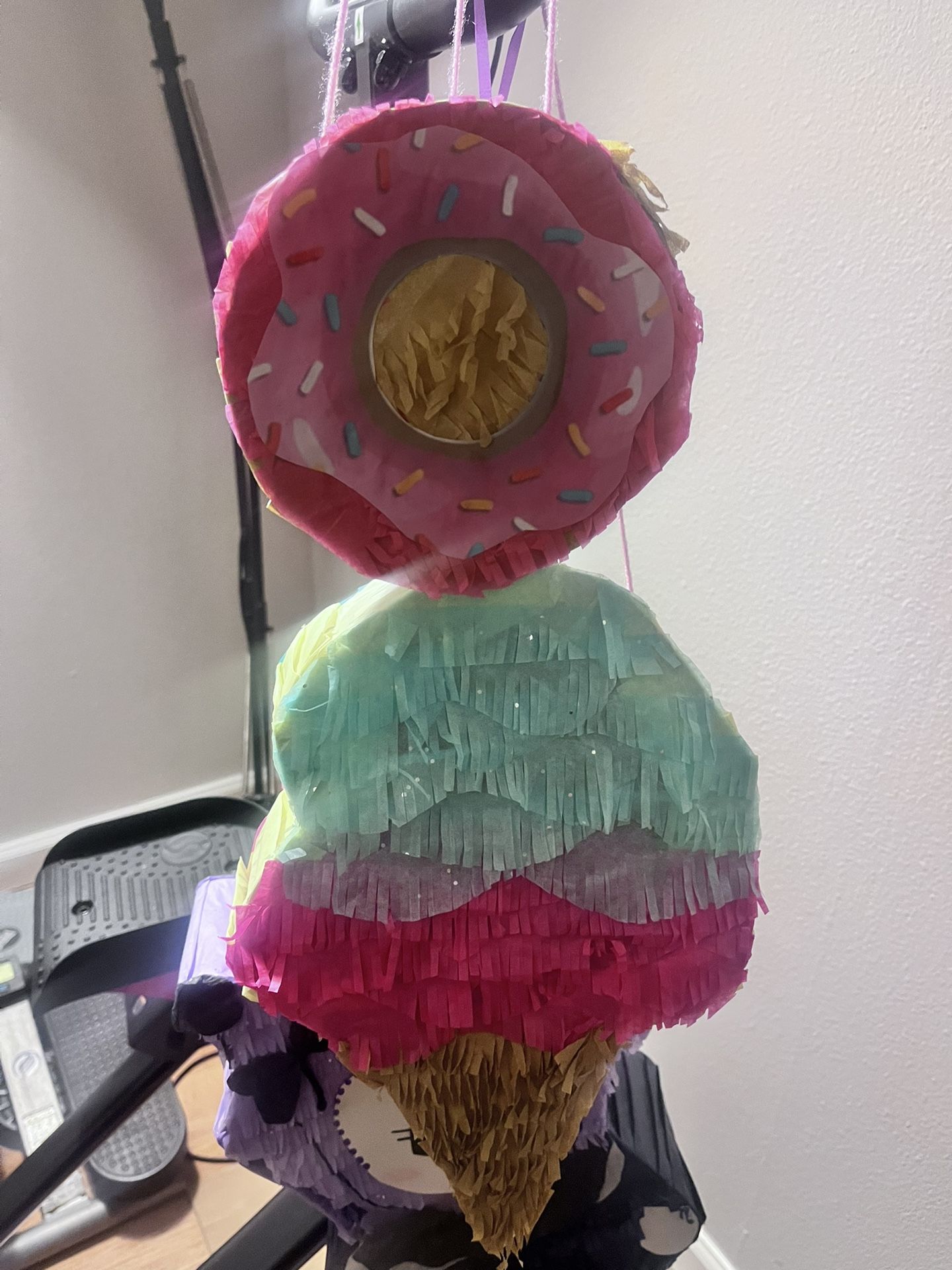 🎁🪅Fun Size Fillable Piñatas. Great For Hiding Gifts