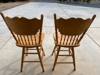 Swivel bar stools