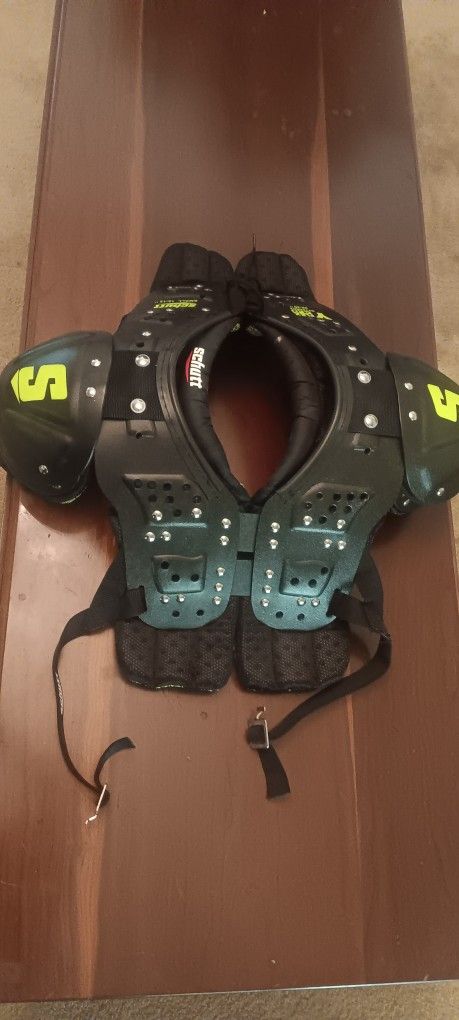Schutt Football Shoulder Pads (Youth)
