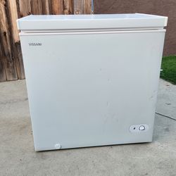 vissani  7.0 chest freezer