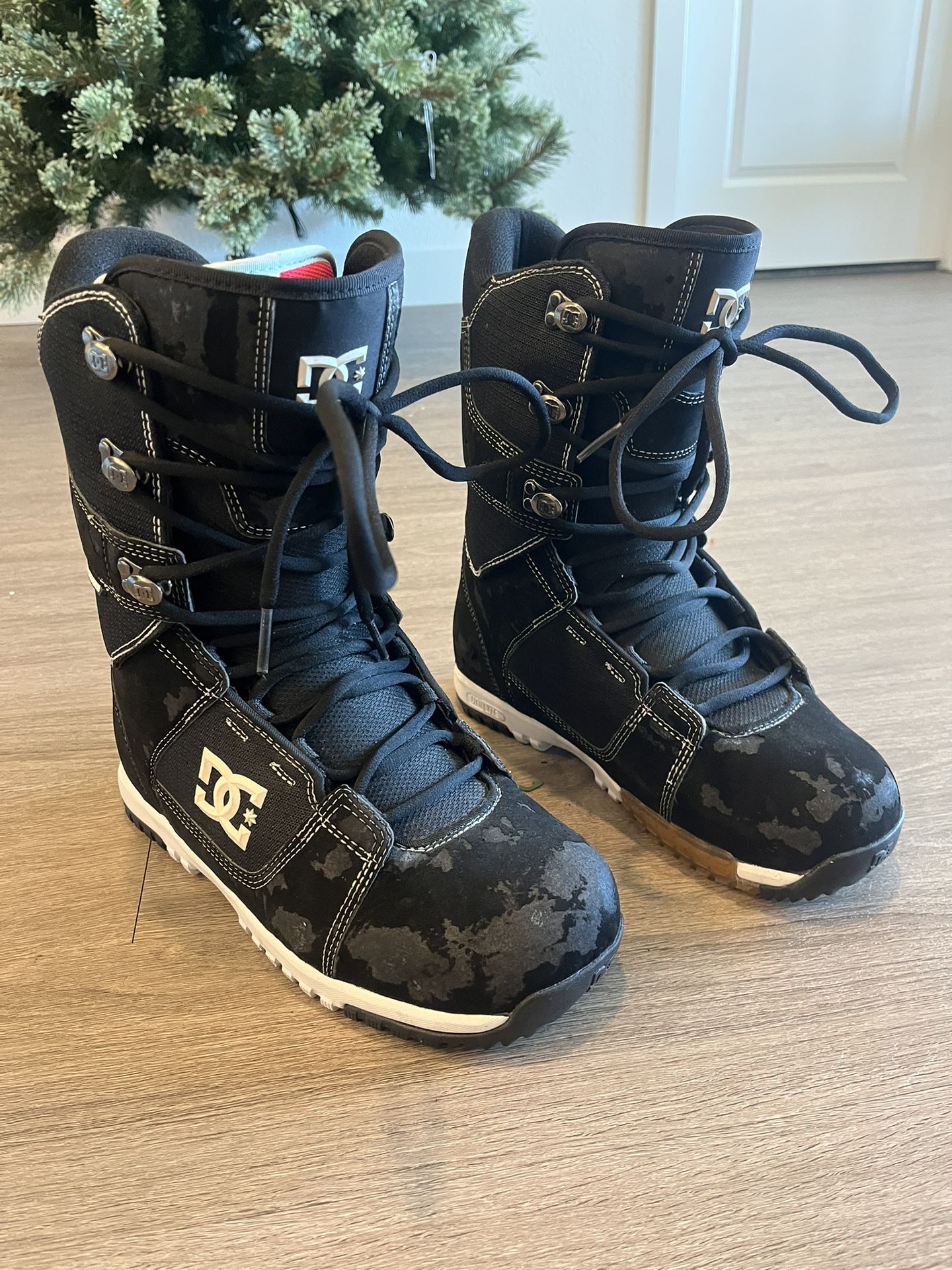 DC Snowboard boots