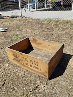 Vintage 1976 wine crate