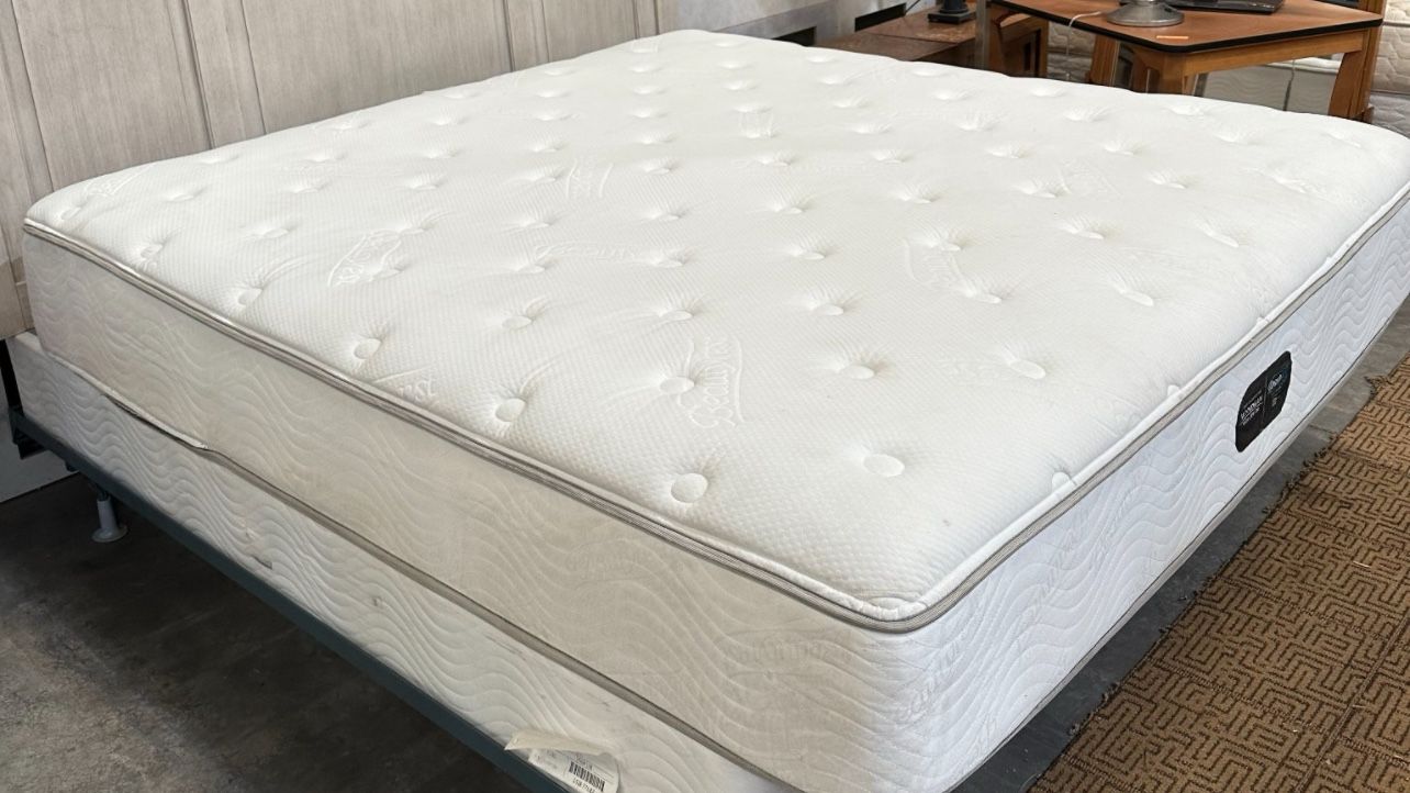 Lovely KING 🌟💜MATTRESS 🌟💜AND BOX 🌟💜SPRING