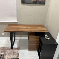 L shaped desk ( Will be gone by saturday) 