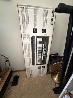 Yamaha Keyboard with stand