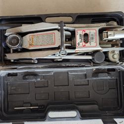 2 1/2 Ton Hydraulic Jack In Case