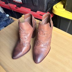 Gianni Bini brow leather heeled Boots