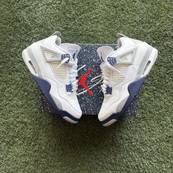 Jordan 4 “Midnight Navy”