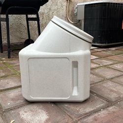 Gamma Dog Food Container & Lid