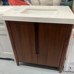 Trayshawn 30” In Bathroom Vanity With Quartz Countertop 