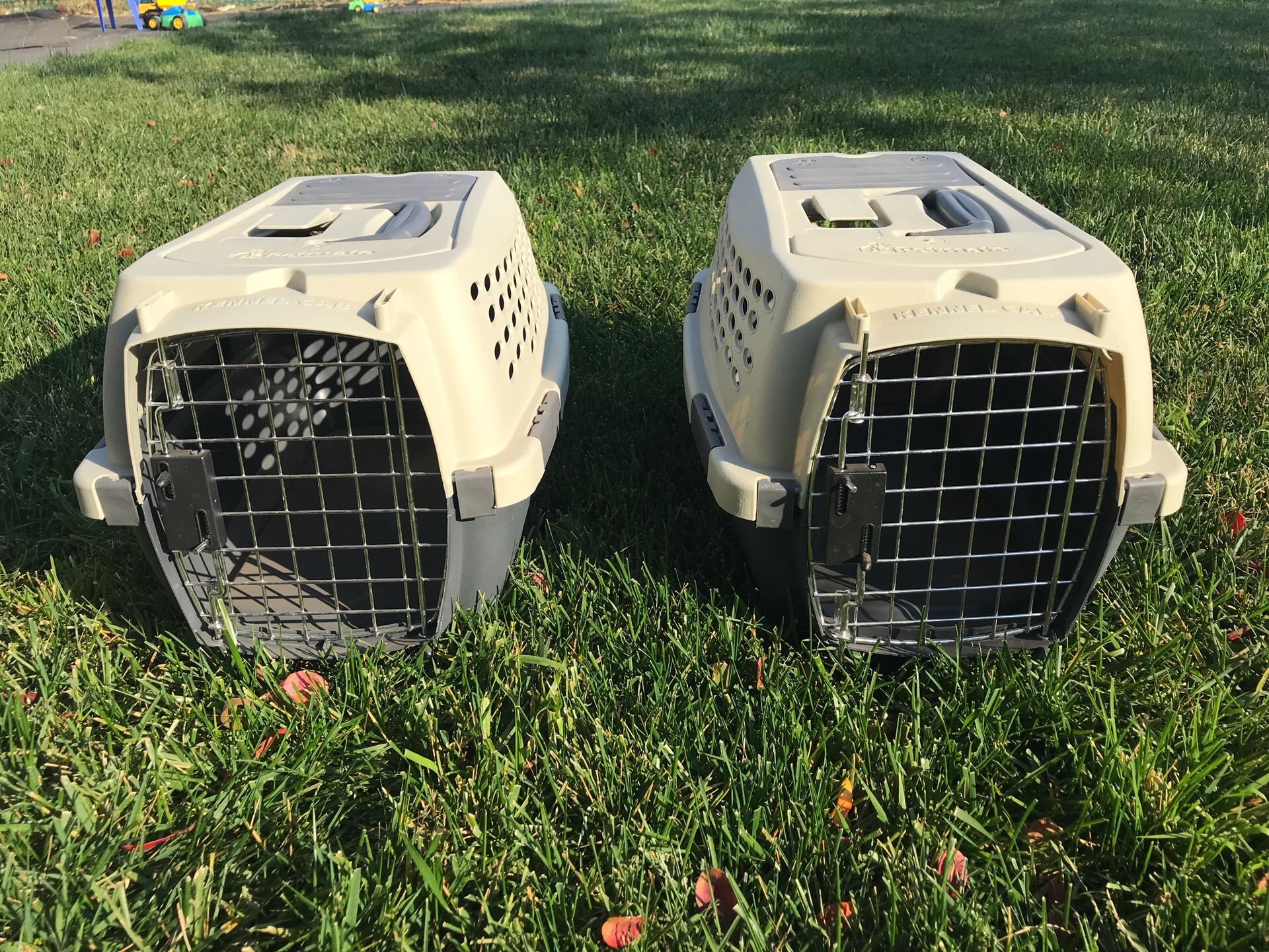 Two Petmate kennel cab small dogs /cats for Sale in Sacramento, CA