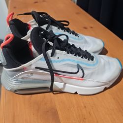 NIKE AIR NEW  VINTAGE  SIZE 10