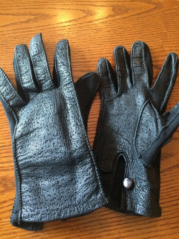 Black Petite Leather Gloves