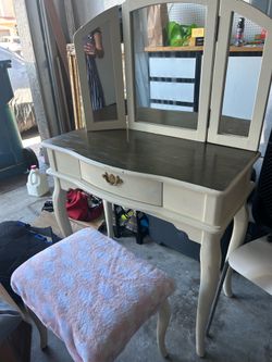 Girl Vanity