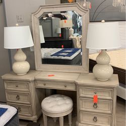Vanity Desk And Mirror