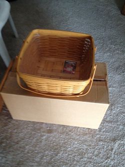 Longaberger Homecoming Basket with Lid