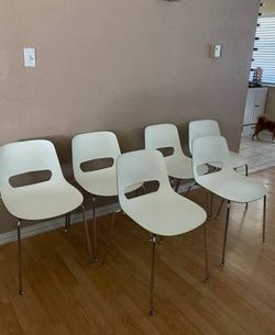 6 STACKABLE RESISTANT CHAIRS $30.00 EACH ONE OR $150.00 FOR ALL THEM)