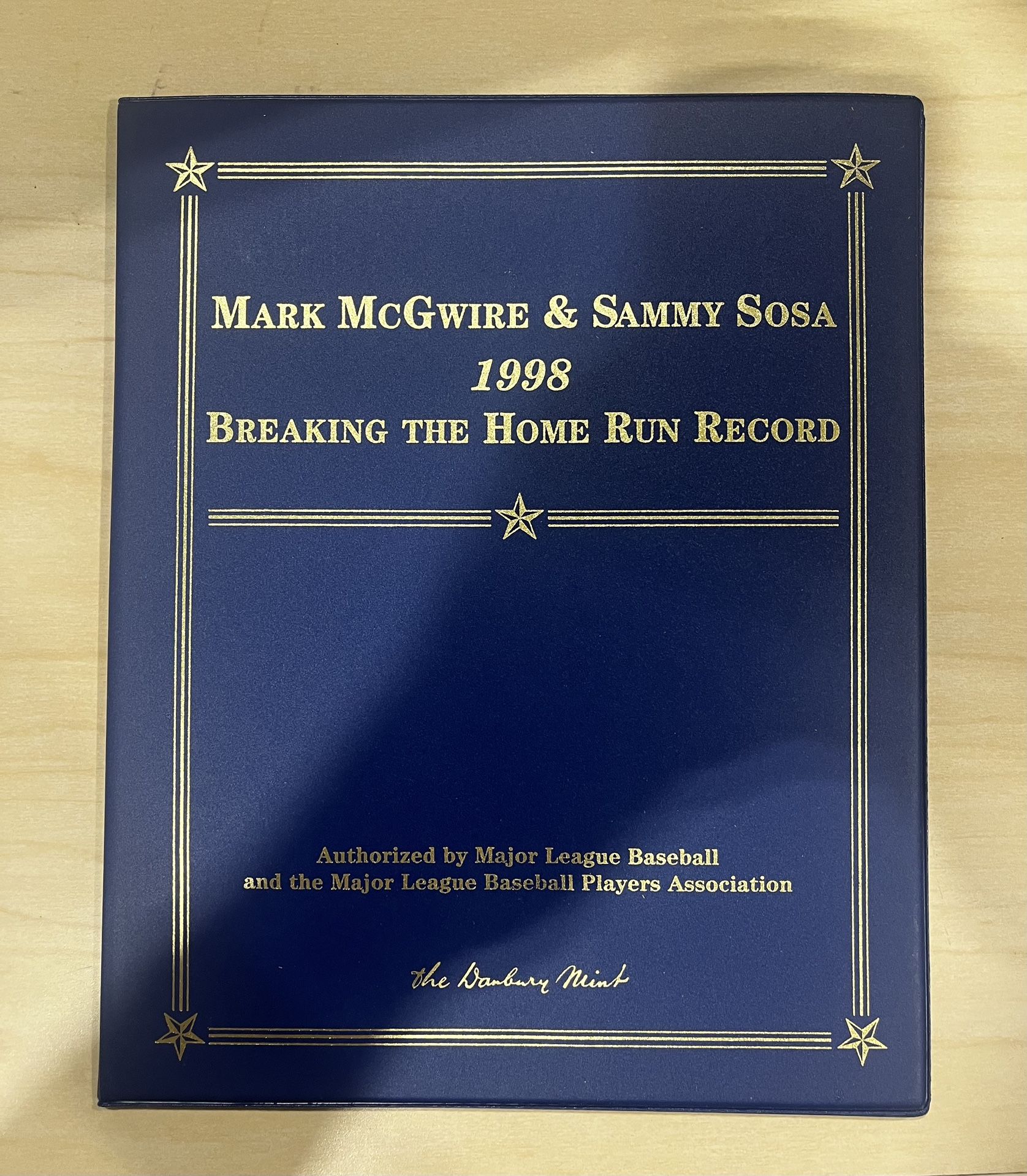 Danbury Mint 1998 Mark McGwire & Sammy Sosa Home Run Record Set – 22kt Gold Card