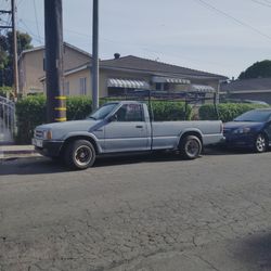 Se. Vende. Troquita. Mazda B2000. 1987. 5. Velocidades. Muy. Buena. Para El. Trabajo. Maquina. Reconstruida. Muy. Economica. En. Gas.