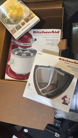 Kitchenaid attachment. Ice cream maker and edge beater