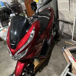 Honda PCX 150 Scooter