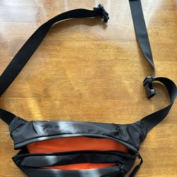 Women’s or men’s plus size black Crossbody swing/fanny pack -new