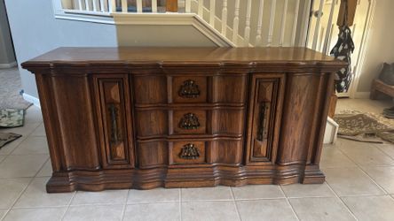 Solid Wood Mediterranean Buffet/Credenza