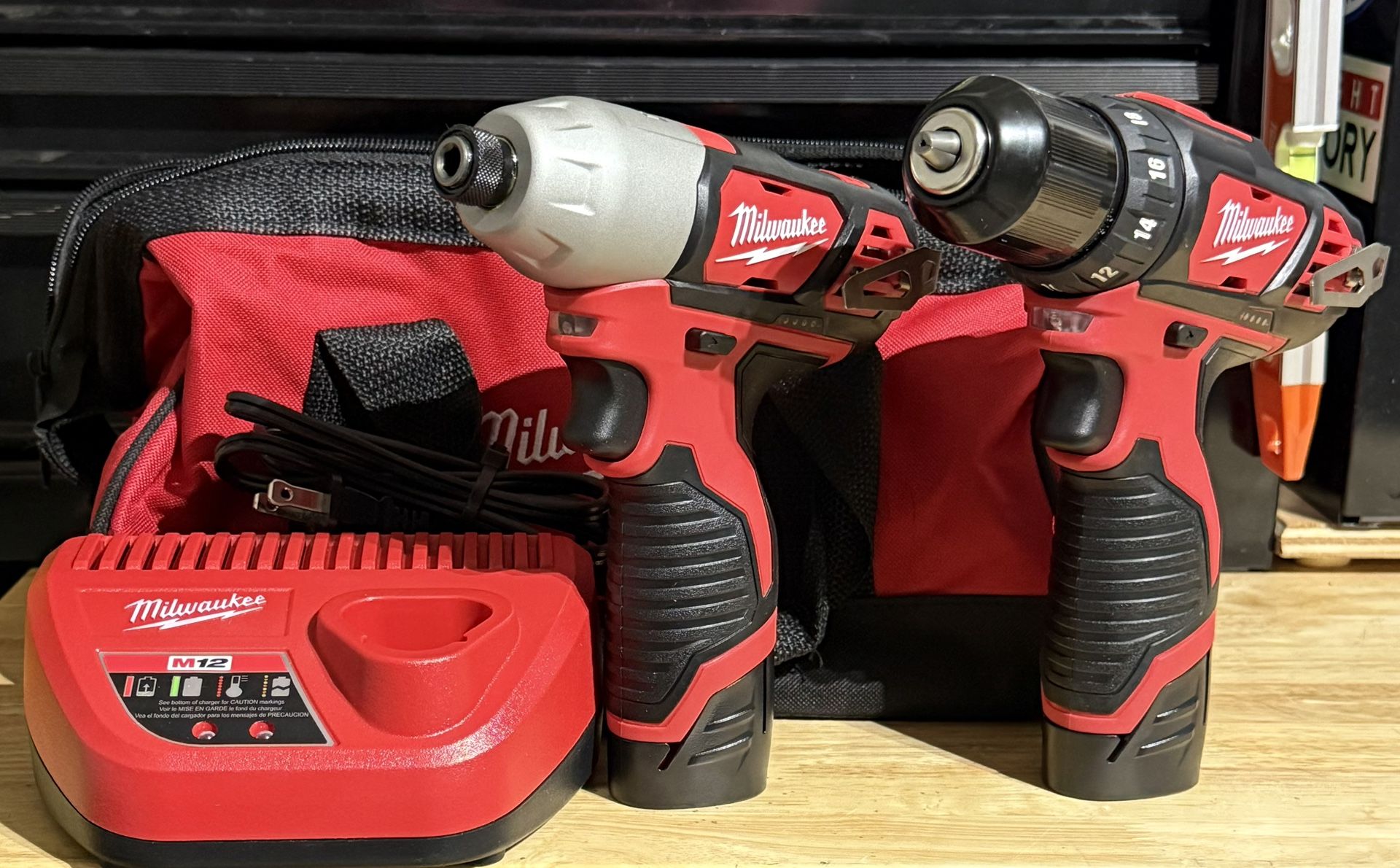 Milwaukee M12 Combo Drill Kit