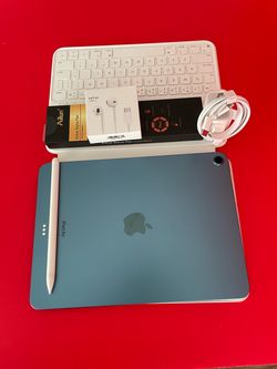 Apple IPad Air 5th Generation (10.9” Liquid Retina/ M1 chip / 2022 Model) 64GB with pen, keyboard case & Accessories
