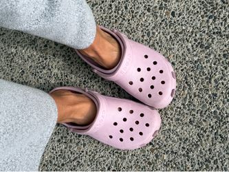 Crocs size 7.5 women