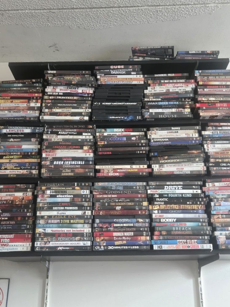 500 Dvds Movies Mixed from horror movies to action and everything else 
