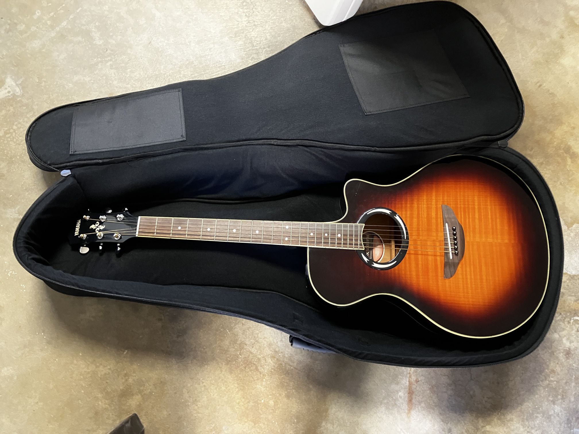 Yamaha Acoustic Guitar with Gig Bag