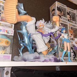 Luffy Gear 5 Giant Figurine 