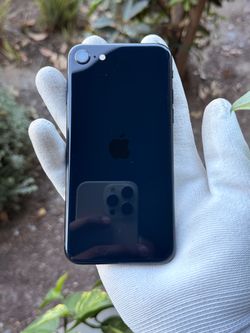 Iphone SE 3rd GEN 64 gb UNLOCKED 84% Battery health