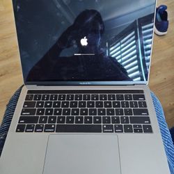 MACBOOKPRO 13" 2017 W/ TOUCH BAR 16GB RAM 256 STORAGE 