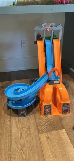Fisher Price Little People Hot wheels racing loop tower
