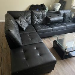 BLACK COUCH FOR SELL 