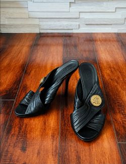Gucci Vintage Hysteria Black Leather Crossover Mules — Size 36.5C