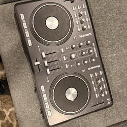 Numark Mixtrack Pro
