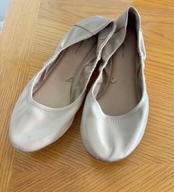 Women’s nude ballet flats