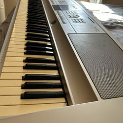 Yamaha DGX-505 88-key Electric Piano