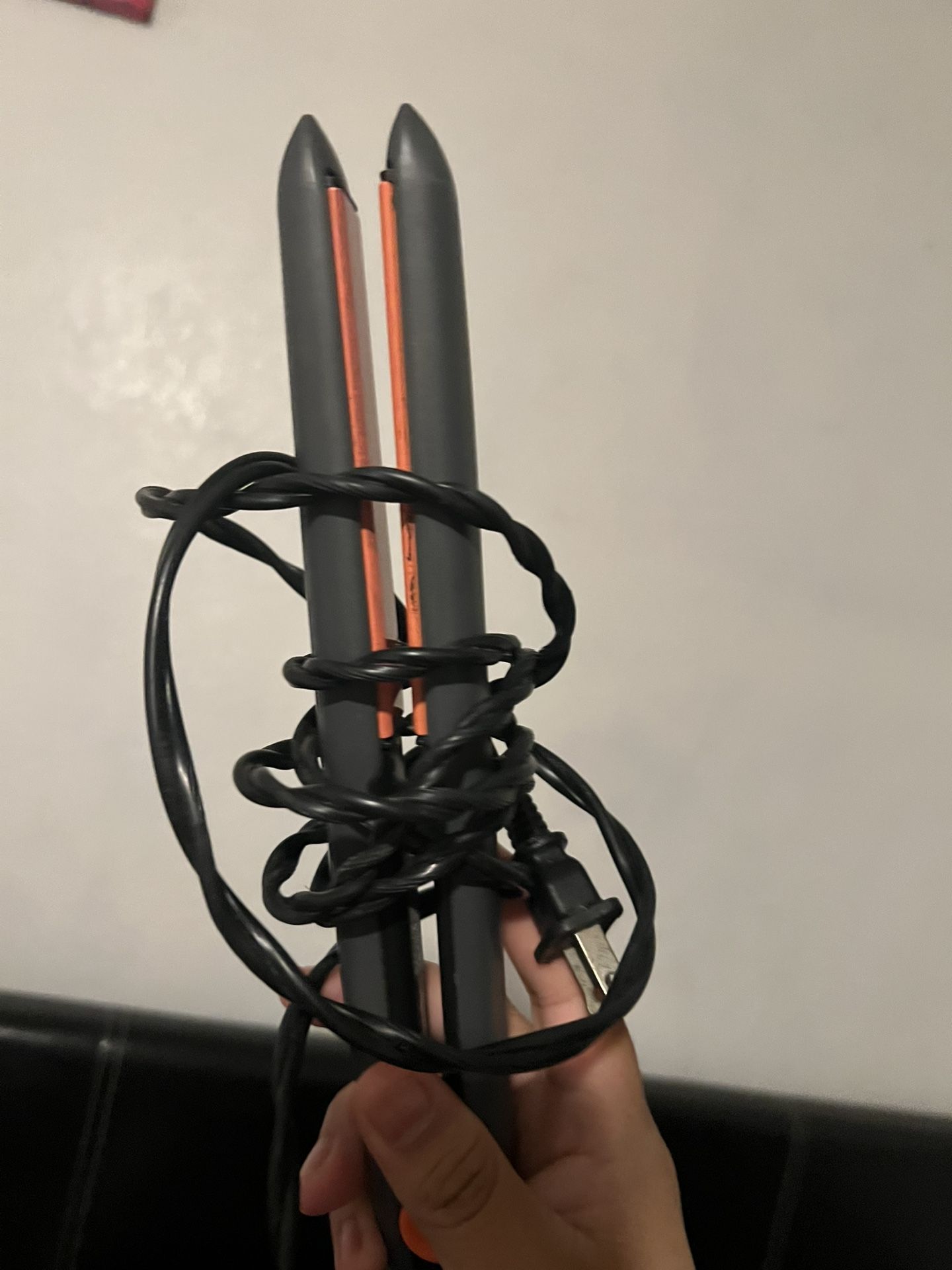 Gray/orange Straightener
